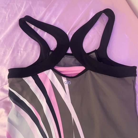 Alo tank top FIRM PRICE - Picture 2 of 3